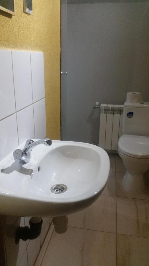 Pokoje Goscinne "U Karola" Pracownicze Ścinawa Buitenkant foto