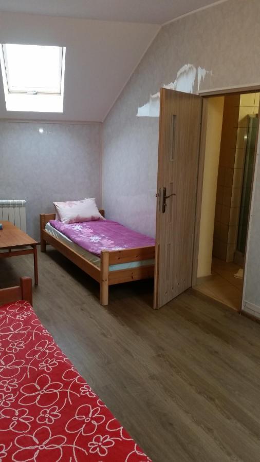 Pokoje Goscinne "U Karola" Pracownicze Ścinawa Buitenkant foto