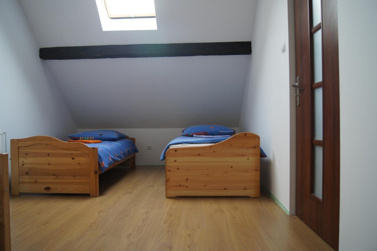 Pokoje Goscinne "U Karola" Pracownicze Ścinawa Buitenkant foto